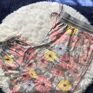 3/$20 Secret Treasures Floral Jogger Elastic Waist Pants